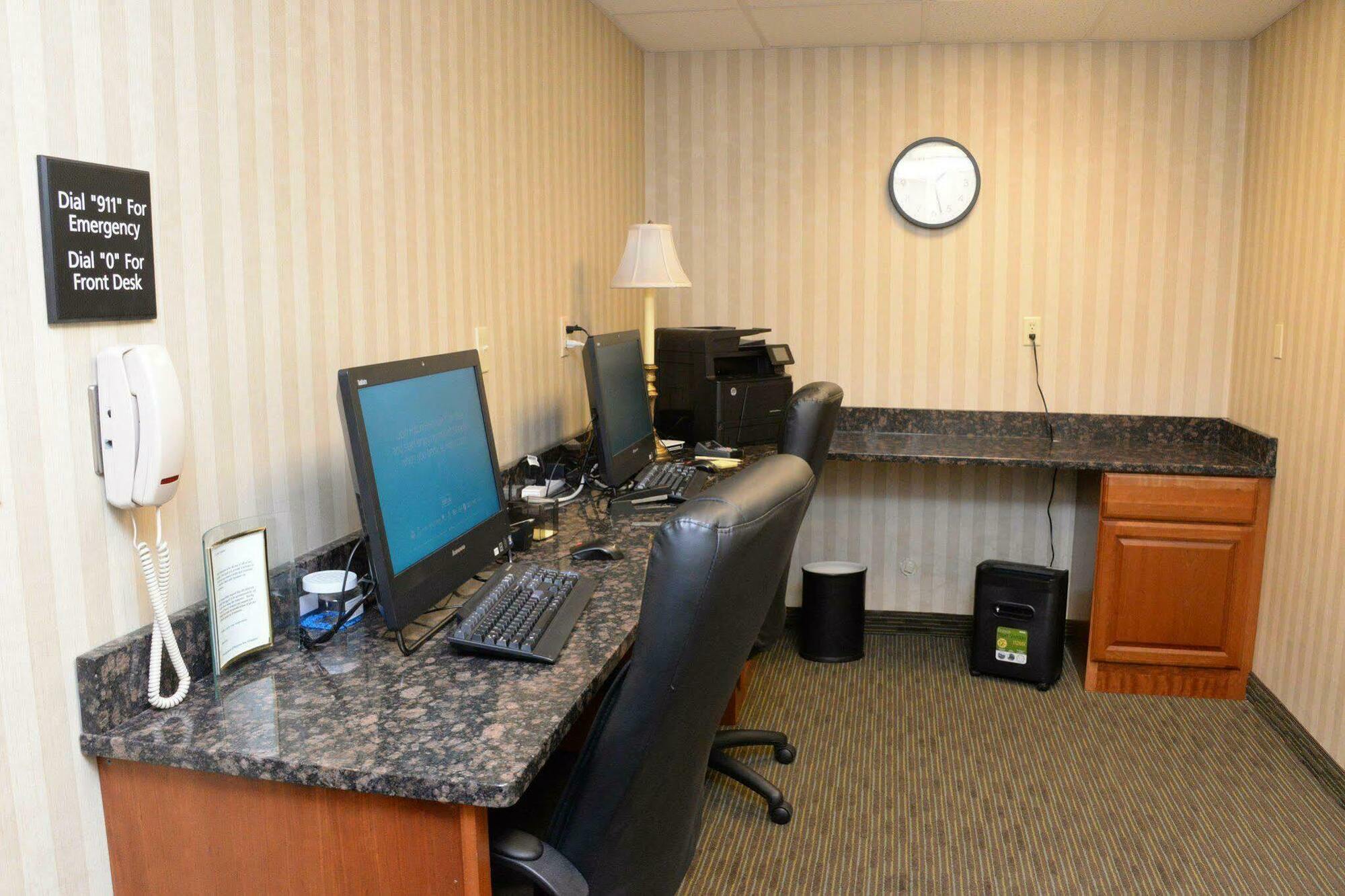 Hampton Inn Абингдън Екстериор снимка